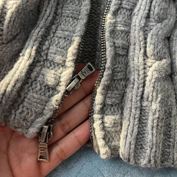 Vintage Hollister Heather Gray Knit Sweater - Picture 8 of 8